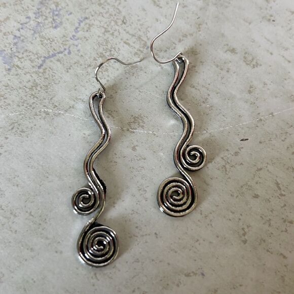 Silvery Spiral Dangle Boho Earrings NWT - Picture 1 of 4